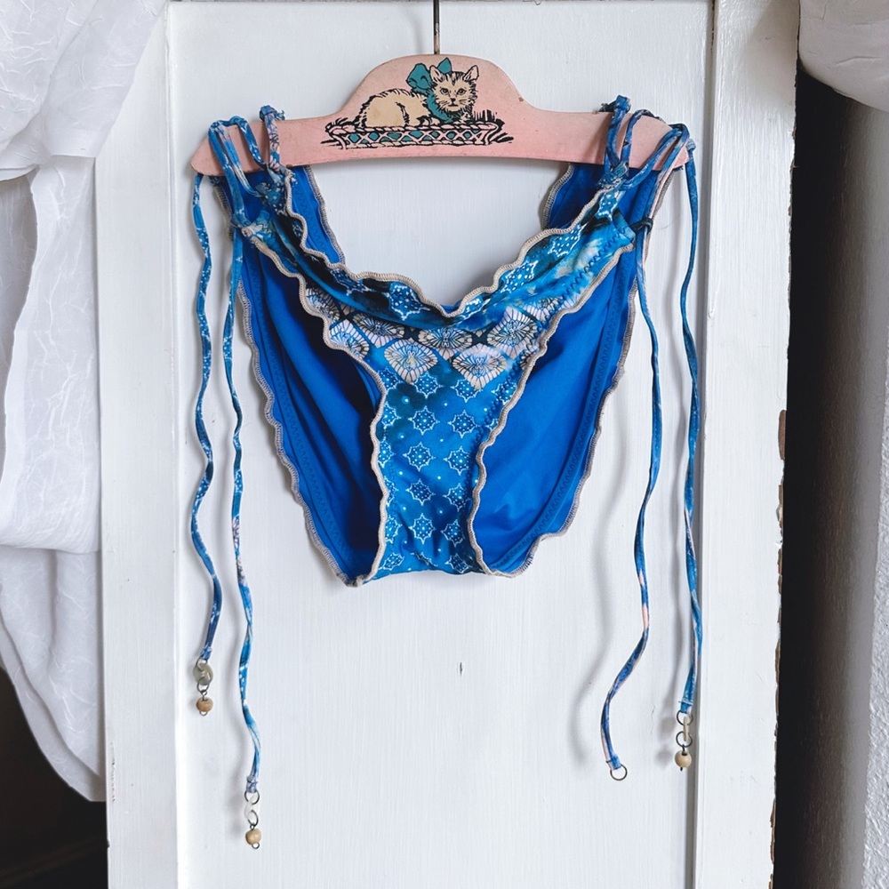 2010s Becca by Rebecca Virtue lettuce hem morrocan print bikini bottoms Medium